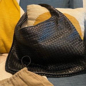 Authentic large Bottega Veneta hobo with dust bag. In very good condition!